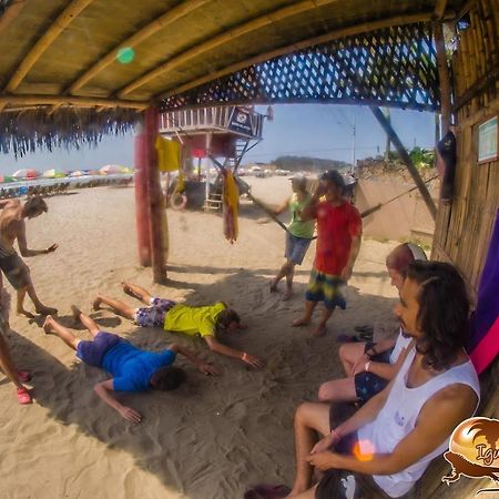 Хостел Iguana Beach House Монтаньита Экстерьер фото